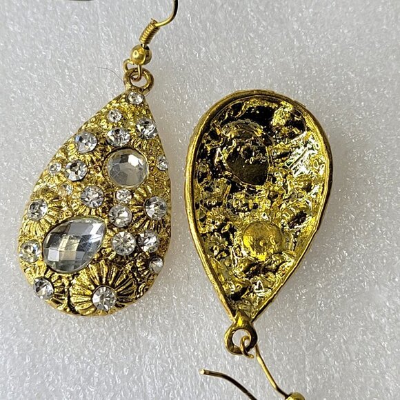 Gold Tone Oval Earrings with embedded Glittering Clear Fashion Crystal Stones - Picture 8 of 13